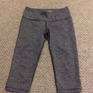 Victoria's Secret sport crop knockout legging S